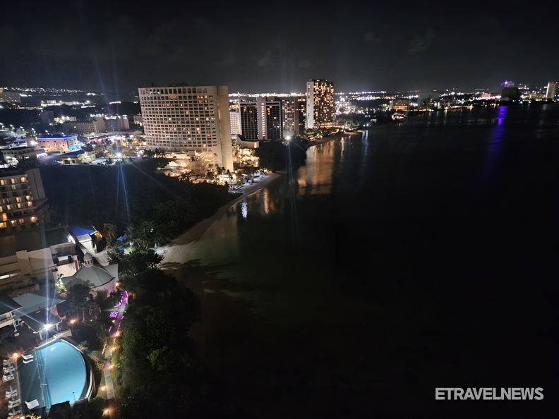 6일 저녁 두짓타니 괌 리조트(Dusit Thani Guam Resort)에서 바라본 투몬만의 야경. /박주연 기자